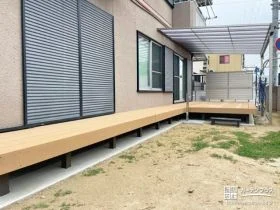 自由な使い方ができるL字型のウッドデッキ[施工後]