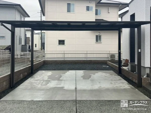 ワイドなサイズで2台のお車を並列駐車できるカーポート設置工事
