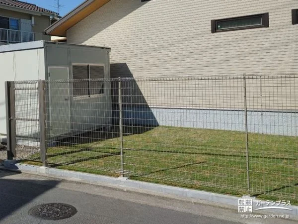 圧迫感を与えず敷地境界を明確にするメッシュフェンス設置工事