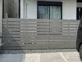 前庭に優しいグレーカラーの目隠しフェンスを設置した工事