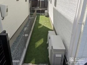 建物周りに人工芝を敷設し緑豊かに[施工後]