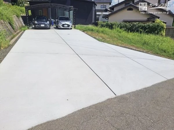 スムーズに行き来できる駐車スペースへの舗装工事