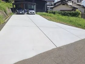 スムーズに行き来できる駐車スペースへの舗装工事