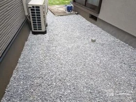 防草シートや砂利で雑草対策した犬走り[施工後]