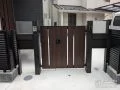機能門柱を2つ構えた正面門扉