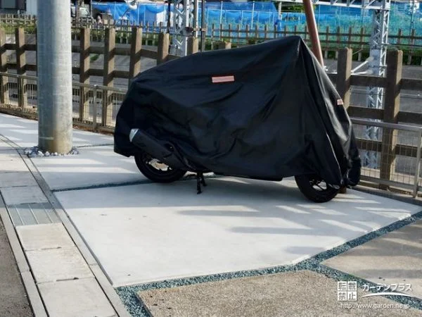 No.23574 植栽と芝を撤去しコンクリートと砂利でお手入れを楽にした工事[施工後]