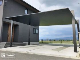 ブラックのエクステリアがお住まいに重厚感を与える新築外構