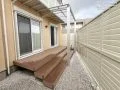 雨の日も過ごしやすいテラス屋根付きのウッドデッキ