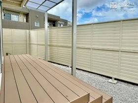 室内で過ごす際も気兼ねなく生活できる目隠しフェンス[施工後]