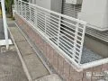 ホワイトカラーで爽やかに敷地境界を明確化するフェンス設置工事