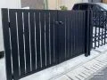 内側の目隠しとしても活躍する正面門扉