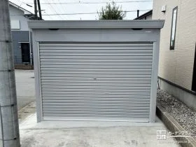 大きなバイクも出し入れしやすい全面開口のガレージ設置工事