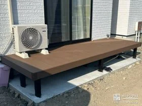 優しい木目調のリラックススペースとしてお使いいただけるウッドデッキ[施工後]