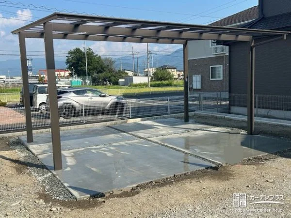 スタイリッシュなカーポートとやすらぎのウッドデッキの設置工事