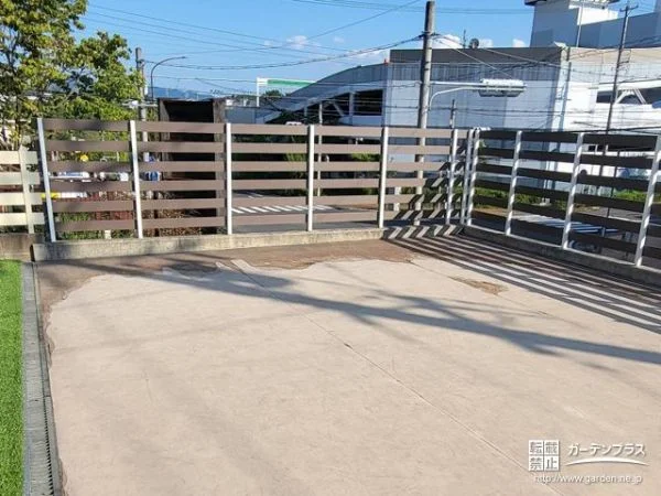 デッキフェンスを新しいものに替え道路への転落防止をした工事