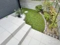 キューブ型のレンガが可愛らしい植栽スペース