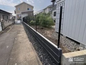 道路との敷地境界を明確にするフェンス[施工後]