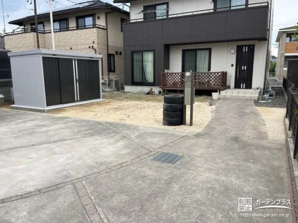No.23637 植栽を撤去してすっきりとした印象のお庭への物置設置工事[施工後]