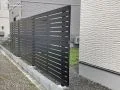 お住まいのプライベート空間を守るシックな目隠しフェンス