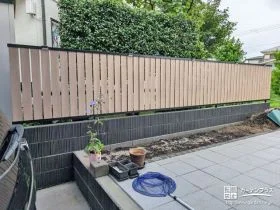 和モダンな印象の目隠しフェンス[施工後]
