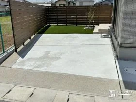 雨の日も清潔に利用できるコンクリートの駐車スペース[施工後]