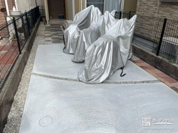 カーブを描く目地が優しい印象の土間コンクリート打設工事
