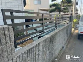 程よく目隠ししてくれる圧迫感のないフェンス[施工後]