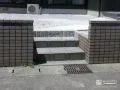 ホワイトカラーが白砂利と合う階段