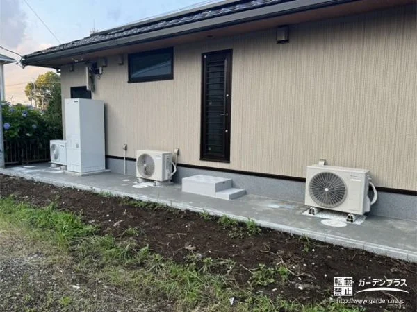 天然芝が心地良いお住まいの犬走りへのコンクリート打設工事