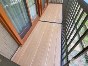 リビングの延長となるデッキ[施工後]