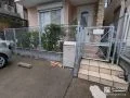 前庭を圧迫感なく区切り防犯性を高めたフェンスと門扉の設置工事
