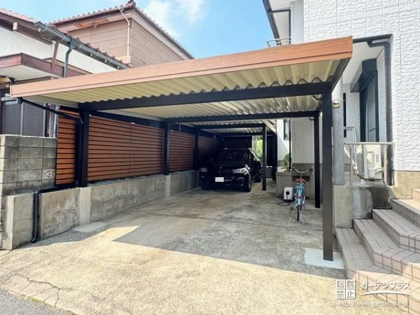 連結させたカーポートが駐車スペースを快適に