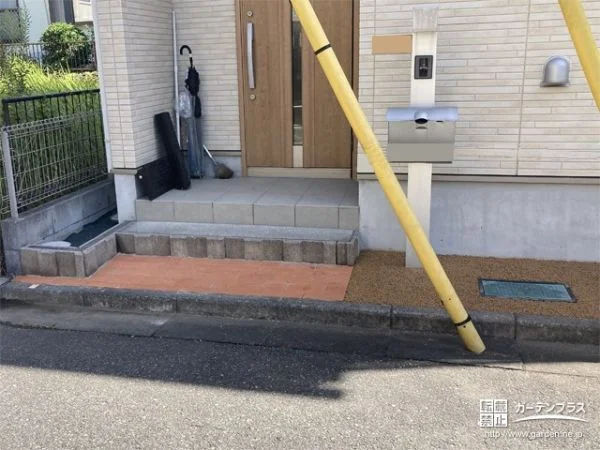 雑草を防ぎ水はけも良くなった玄関周りの透水コンクリート打設工事