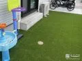 お子様が快適に遊べる人工芝とタイルテラスの設置工事