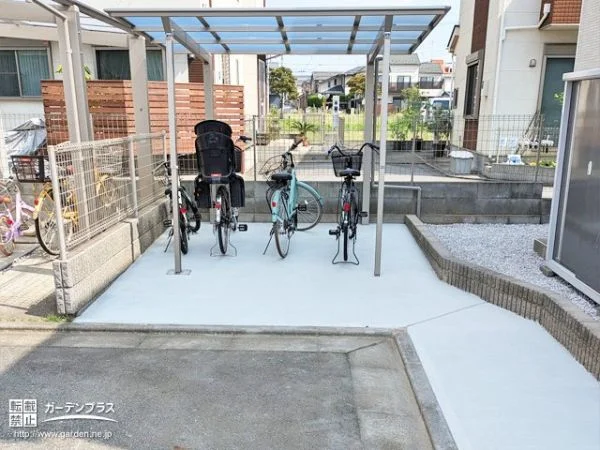 家族の自転車の劣化を防ぐサイクルポートの設置工事
