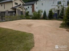 凸凹していたお庭を整地し暗渠埋設で排水性を向上した工事
