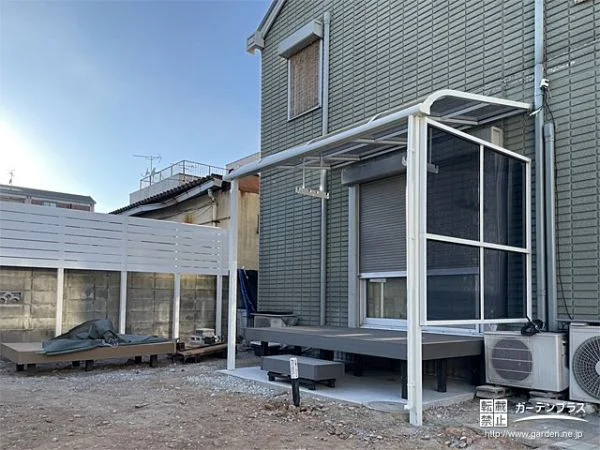テラス屋根つきでどんな季節・天気でも快適なデッキ空間施工工事