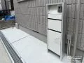 スタイリッシュな機能門柱と清潔な駐輪スペース
