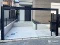 迫力のあるエントランスゲート