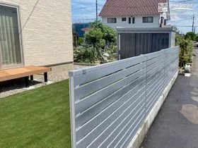 爽やかでスタイリッシュな印象の目隠しフェンス[施工後]