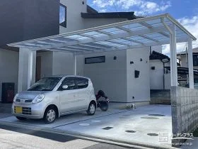 明るいフレームのカーポートで爽やかな印象の駐車スペース工事