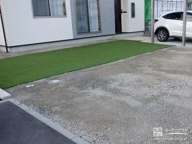 人工芝で緑を添え砕石敷きで水はけ良いファサードリフォーム工事