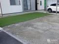 人工芝で緑を添え砕石敷きで水はけ良いファサードリフォーム工事