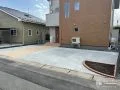 天然石調ブロックで施工したアプローチが映える駐車スペース工事