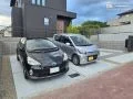 温かみのある雰囲気を演出した駐車スペース