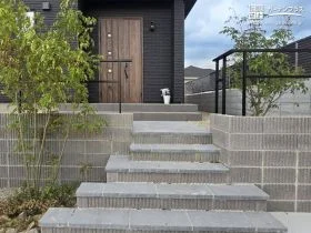 周りの植栽を楽しみながら行き来できるアプローチ[施工後]