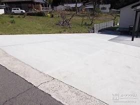 既存の駐車スペースが広がったような土間コンクリート打設工事