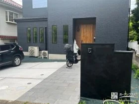 ブラック門柱が映えお住まいとマッチするモダンなファサード工事