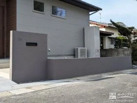 モルタルで仕上げたポスト付き門柱[施工後]