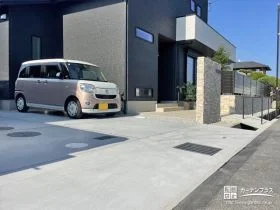 素材感や色使いにこだわった新築外構